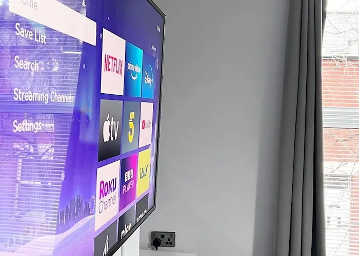 Luxury Spacious 4 Bedroom House - Free Parking - 5 Mins From Centre Lejlighed