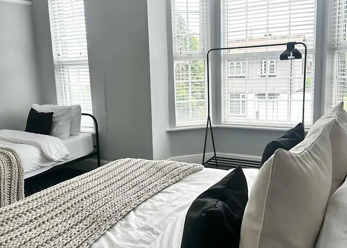 펜션 Large 5-bedroom House In Salford-free Parking-sleeps 10 맨체스터