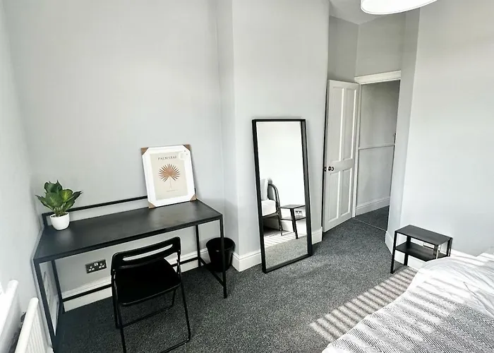 펜션 Large 5-bedroom House In Salford-free Parking-sleeps 10 맨체스터