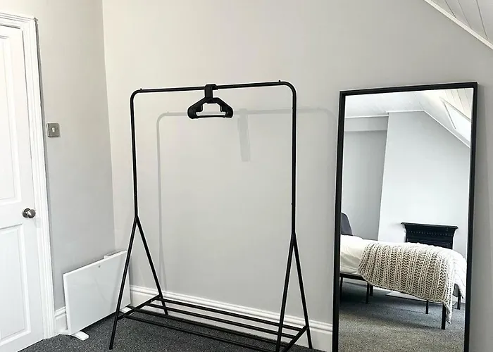 Large 5-bedroom House In Salford-free Parking-sleeps 10 Hébergement de vacances *