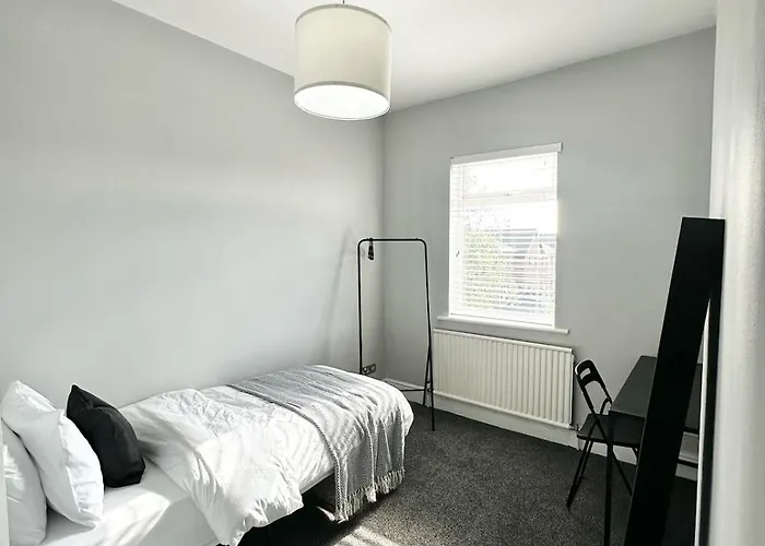 Feriehus Large 5-bedroom House In Salford-free Parking-sleeps 10 Manchester