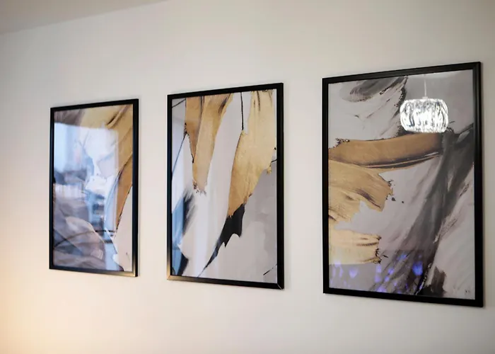 - 2-bed - Sleeps 4 - Wifi