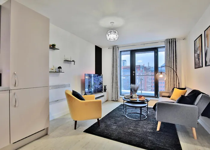 - 2-bed - Sleeps 4 - Wifi