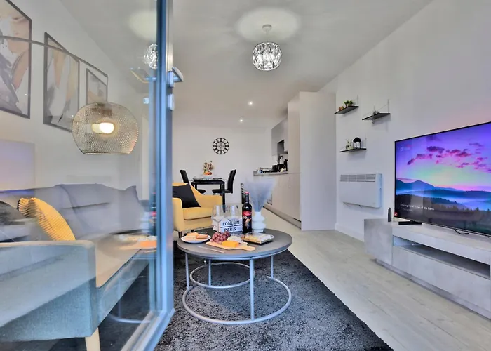 - 2-bed - Sleeps 4 - Wifi