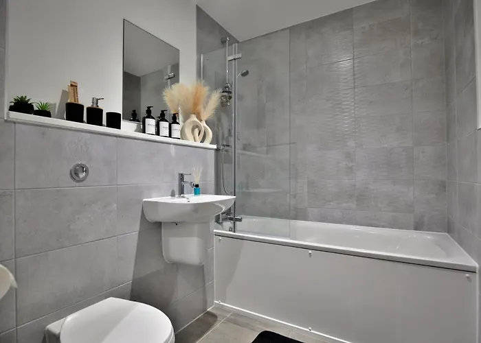 - 2-bed - Sleeps 4 - Wifi