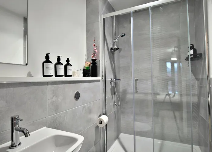 Daire - 2-bed - Sleeps 4 - Wifi Manchester