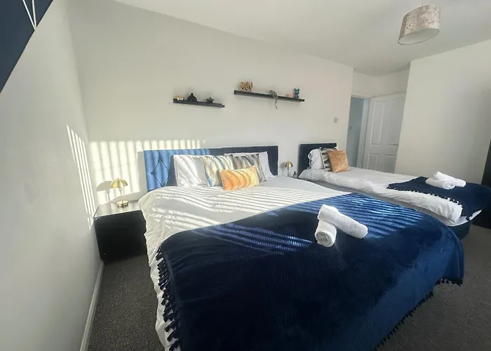 Airport House - Long Near Hospital! *