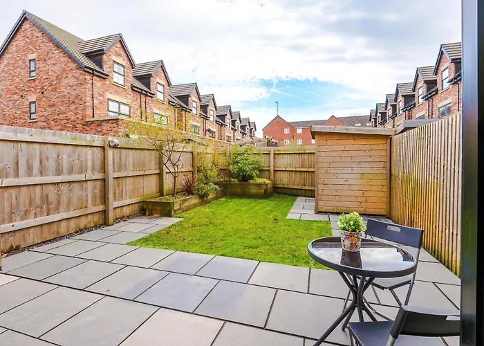 4 Bed House-2 Parking Spaces-vibrant Location