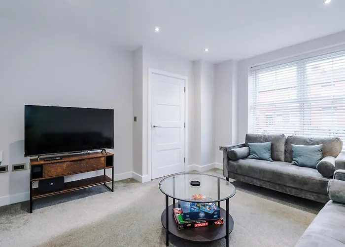 펜션 4 Bed House-2 Parking Spaces-vibrant Location 맨체스터