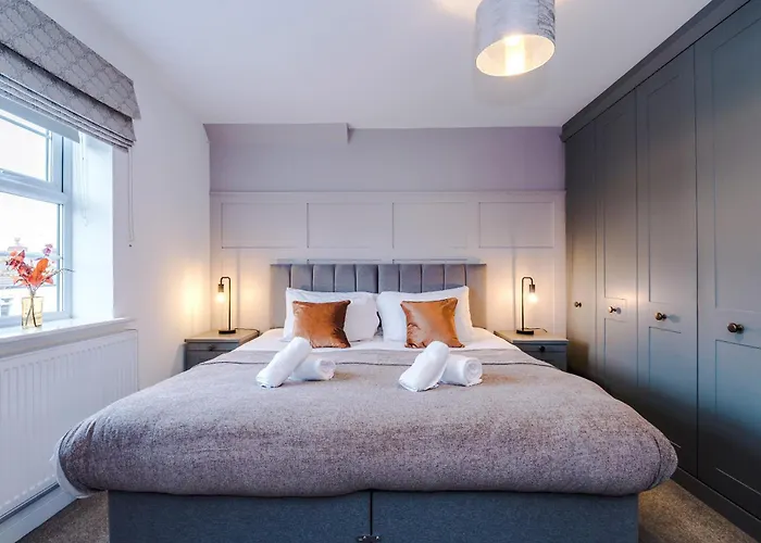 펜션 4 Bed House-2 Parking Spaces-vibrant Location