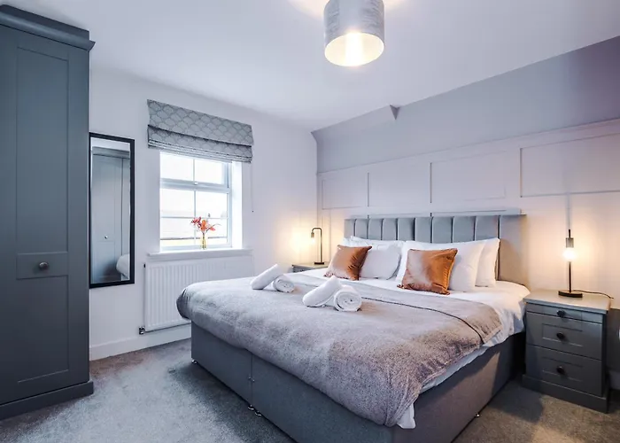 4 Bed House-2 Parking Spaces-vibrant Location 펜션 맨체스터