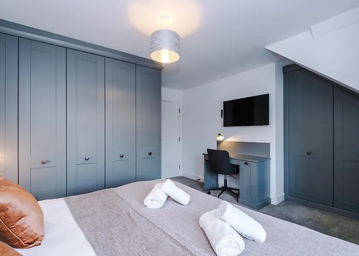 Feriehus 4 Bed House-2 Parking Spaces-vibrant Location Manchester