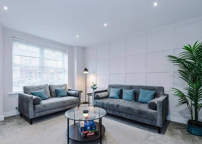 4 Bed House-2 Parking Spaces-vibrant Location Feriehus *