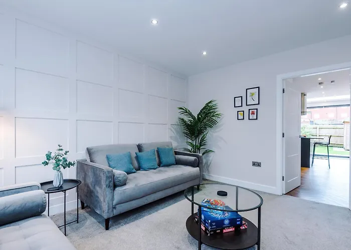 4 Bed House-2 Parking Spaces-vibrant Location 펜션 맨체스터