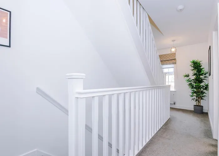 펜션 4 Bed House-2 Parking Spaces-vibrant Location 맨체스터