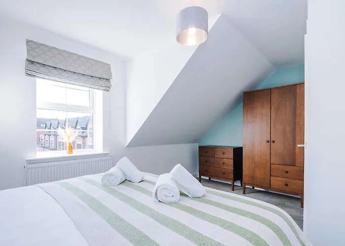 4 Bed House-2 Parking Spaces-vibrant Location 펜션 맨체스터