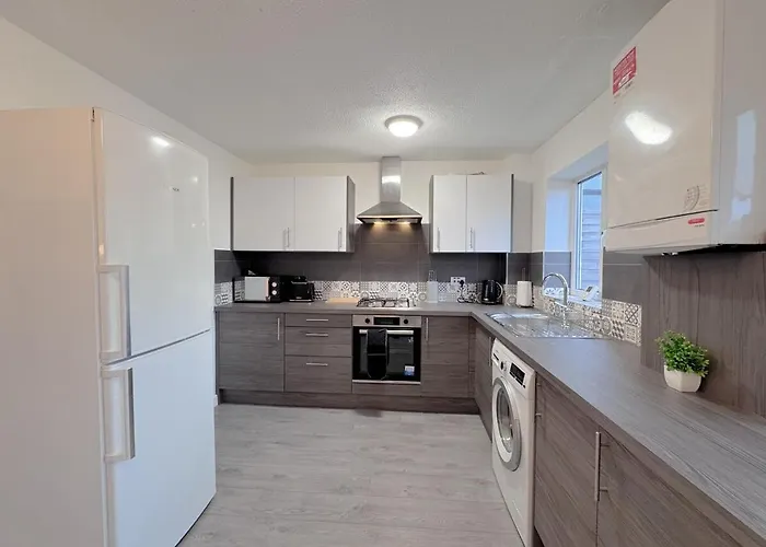 Cozy 2 Bed - Free Parking, Great Location By Vista Short Lets Дом отдыха