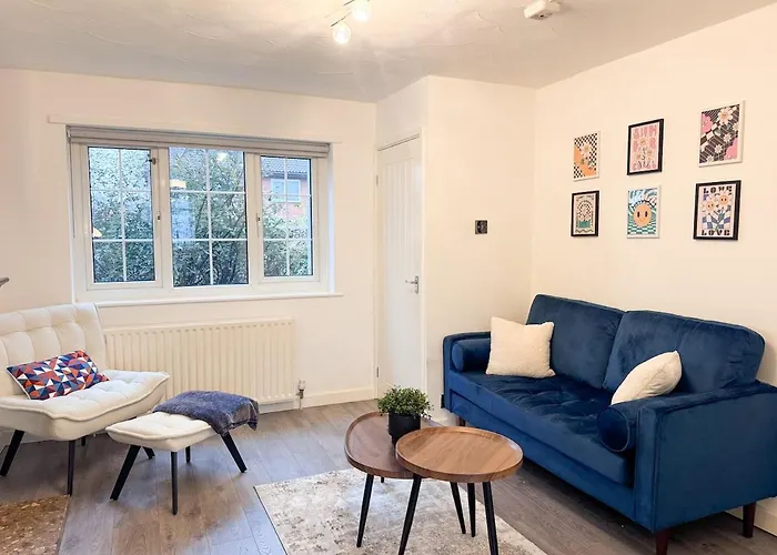 Cozy 2 Bed - Free Parking, Great Location By Vista Short Lets *