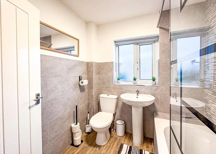 Cozy 2 Bed - Free Parking, Great Location By Vista Short Lets *