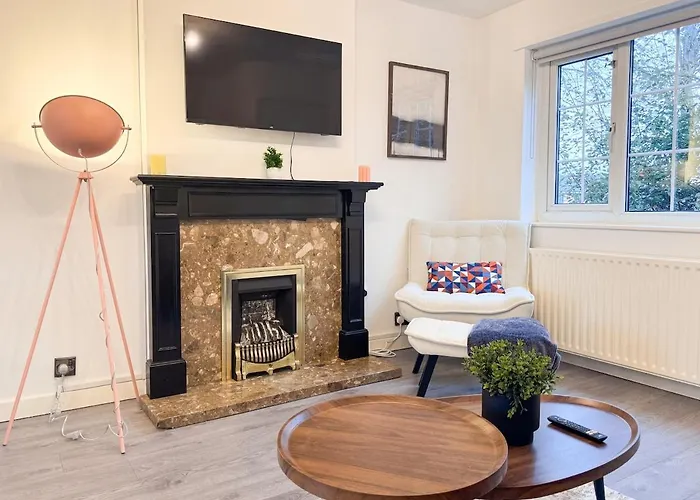 Cozy 2 Bed - Free Parking, Great Location By Vista Short Lets Дом отдыха