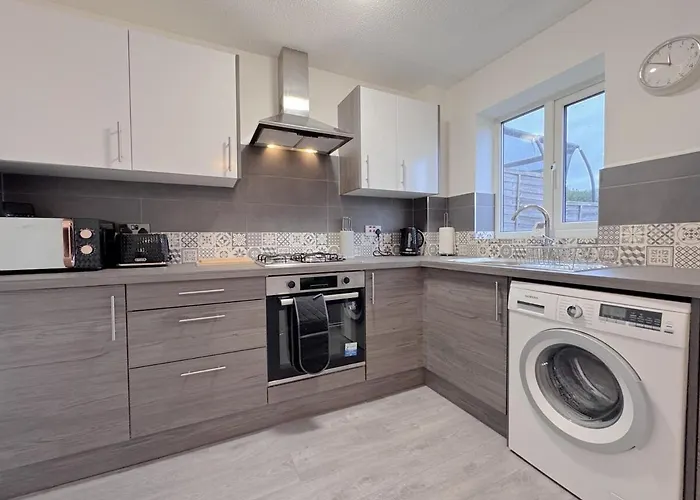 Cozy 2 Bed - Free Parking, Great Location By Vista Short Lets 度假居 *