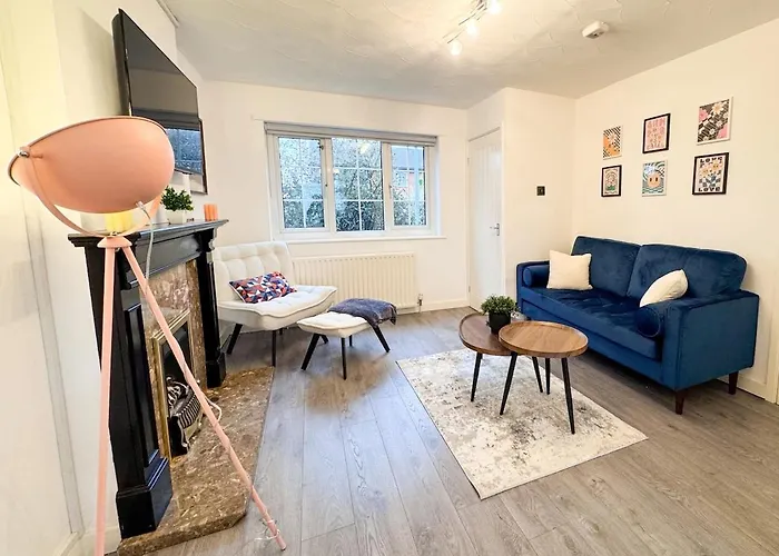 Cozy 2 Bed - Free Parking, Great Location By Vista Short Lets *