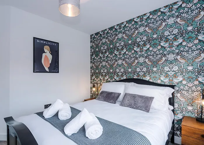 펜션 4 Bed House-2 Parking Spaces-vibrant Location