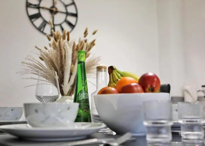 Lägenhet - 2-bed - Sleeps 4 - Wifi *