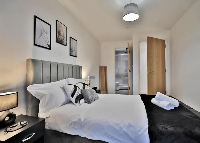 - 2-bed - Sleeps 4 - Wifi