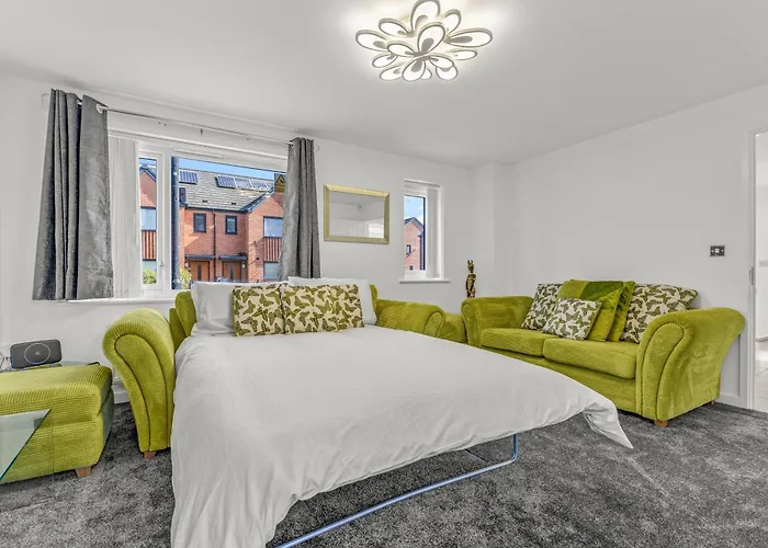 Large Family House With Free Parking - 3 Bedrooms 6 Beds Tatil Evi