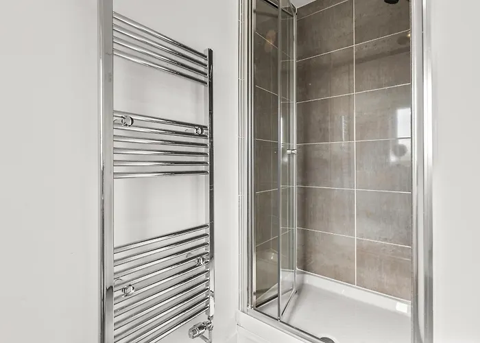 Large Family House With Free Parking - 3 Bedrooms 6 Beds Tatil Evi Manchester