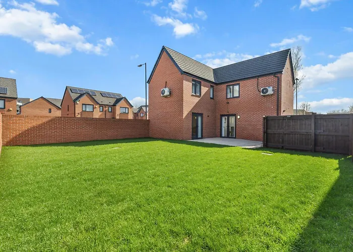 Large Family House With Free Parking - 3 Bedrooms 6 Beds