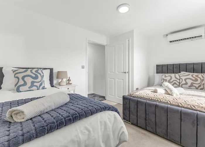 Large Family House With Free Parking - 3 Bedrooms 6 Beds Manchester