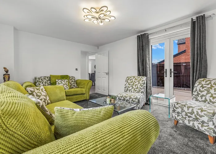 Large Family House With Free Parking - 3 Bedrooms 6 Beds * Manchester