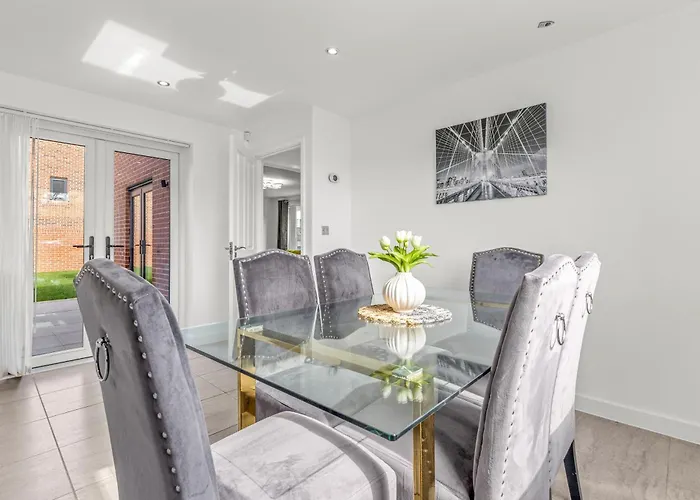 Hébergement de vacances Large Family House With Free Parking - 3 Bedrooms 6 Beds Manchester