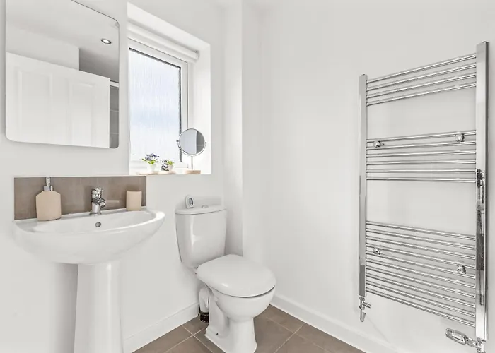 Large Family House With Free Parking - 3 Bedrooms 6 Beds * Manchester