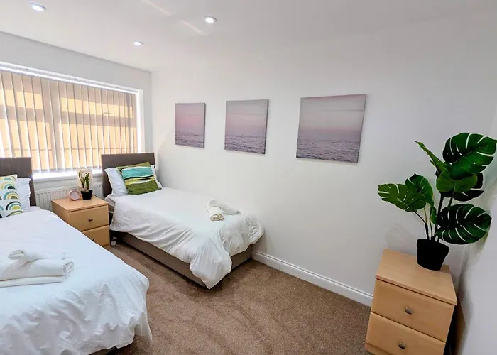 Charming Townhome Retreat, Close To