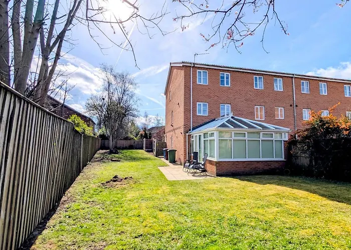 Charming Townhome Retreat, Close To Dom wakacyjny *