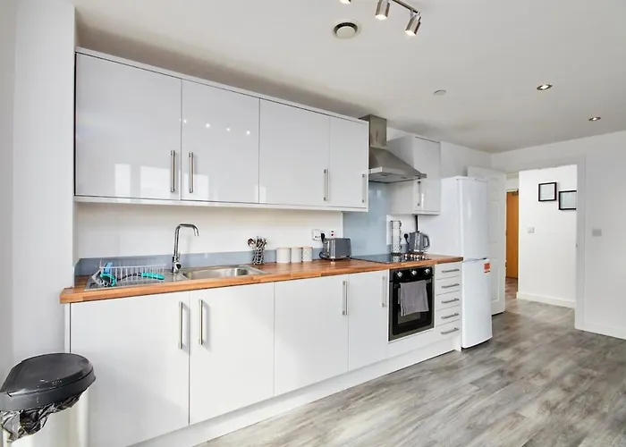 Spacious Apartment, Free Parking, Near Centre By Hass Haus