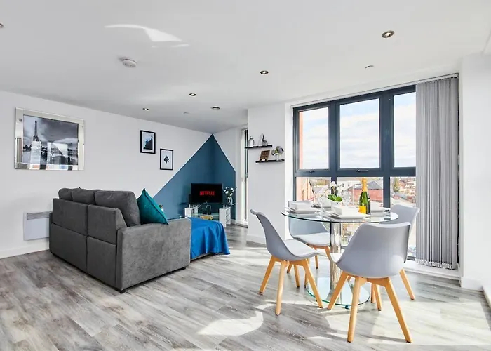 아파트 Spacious Apartment, Free Parking, Near Centre By Hass Haus