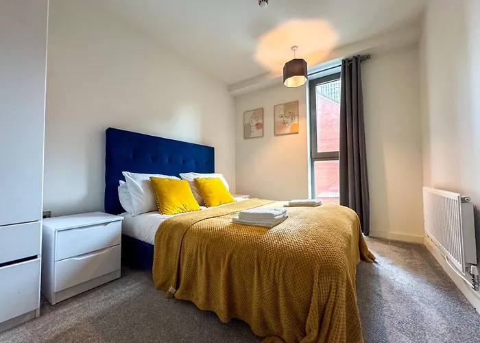 Centrally Located 2bdr Townhouse By Torr Group Short Lets & Serviced With Free Parking 아파트 *