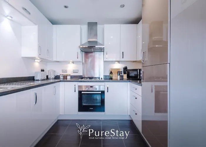 Stunning House In For Business & Leisure - Wi-fi & Parking By Purestay Serviced *