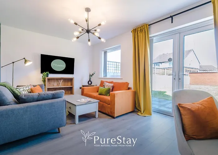 Villa Stunning House In For Business & Leisure - Wi-fi & Parking By Purestay Serviced