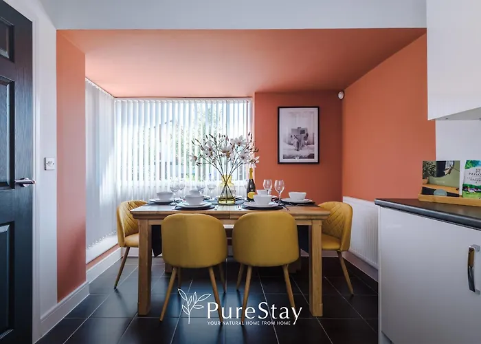 Stunning House In For Business & Leisure - Wi-fi & Parking By Purestay Serviced