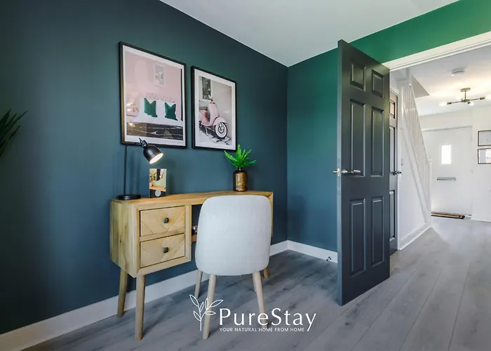 Stunning House In For Business & Leisure - Wi-fi & Parking By Purestay Serviced Villa