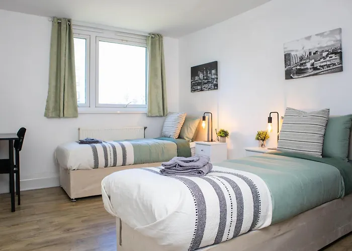 Cozy Next To Ao Arena With Free Parking Apartament *