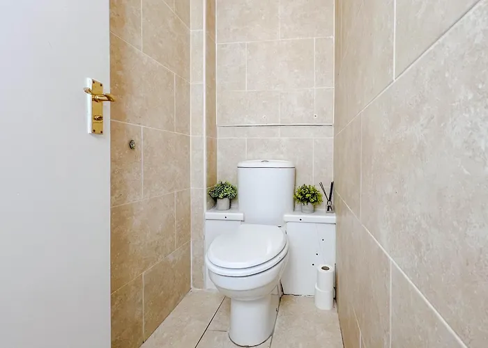 Cozy Next To Ao Arena With Free Parking *