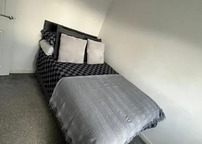 Modern 3 Bed Semi-detached *