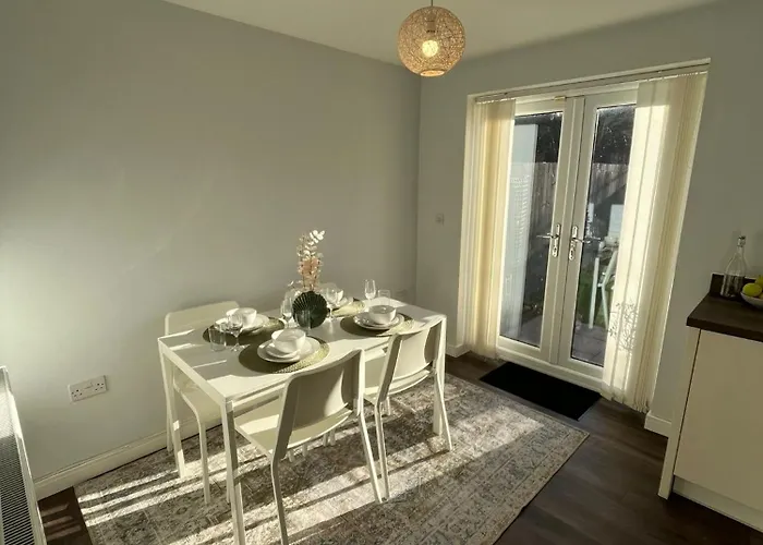 Modern 3 Bed Semi-detached 펜션 *