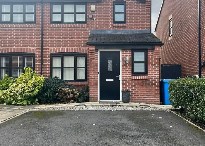 Modern 3 Bed Semi-detached 펜션